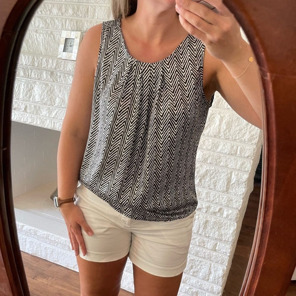 ✅Like new! Notations black and white tank